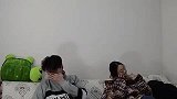 丈夫嫌弃妻子带不出门，第二天妻子一番打扮，丈夫懵了