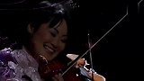 世界达人秀：太惊艳，断臂女孩一人独奏，看哭了观众评委