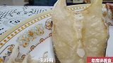 香喷喷的咸鱼土鸡煲仔饭、鸡肉蛋白质含量较高，易被人体吸收利用