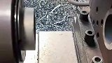 两根铁管摩擦生热，相融在一起