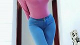 成熟小姐姐穿上紧身裤十分的美丽，显好身材让人心生羡慕
