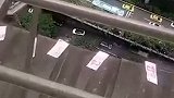 钞票满天飞！重庆一男子吸毒后从30楼疯狂撒钱 已被行拘