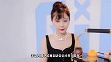 虞书欣最新画报公开，黑白质感，表现力满满