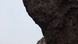 鹅屋天生桥，两根100米绳正好到底儿。