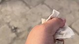 不让你拿气球非不听 这下服了吧