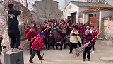 关爱老人一起摇起来, 摇出美好的未来