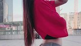 紧身裤展现美女小姐姐高雅美，衣服质量也很好穿着个性范十足