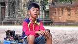 柬埔寨9岁男孩通晓9种语言，中文大唱《我们不一样》