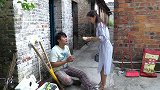 哥哥把妹妹赶出家，三年后妹妹有钱回来了，才知是为了她
