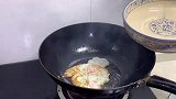 天气冷了来一份，鸡蛋面像我这样做，汤鲜蛋滑，好喝又暖胃