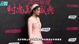 陈伟霆娜扎新戏热吻画面超甜，隔着栏杆亲密网友直呼遭不住