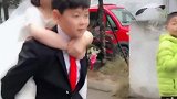 袖珍女孩快40岁的人了，活成了让人羡慕的样子，真美！