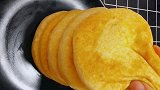 厨师长教你玉米面好吃的做法，不做发糕了，简单一烙，早餐不用愁