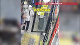 3人戴古怪面具抢劫无人便利店，抢走价值6000元香烟