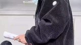 室友上课睡着，同学偷偷替他举手