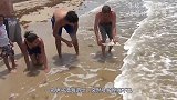 男子潜海游玩，突然肚子疼痛不已，上岸后发现这样一幕！