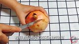 石榴不要再用手剥！原来用一个饭勺就搞定，果肉完整不脏手不流汁