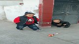 袖珍小夫妻的日常生活，很恩爱的一对小夫妻，很喜欢他们的