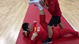 阿联周琦不在王哲林成唯一大腿 提前到场拉伸备战中澳对抗赛