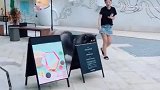 这位狗主人，以前肯定是位优秀的养猪专业户