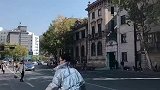 这个姑娘好会穿，长款棉服原来还能这样搭配，保暖又好看！