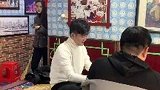 老公说出去坐一坐，没想到竟然背着我干这个？