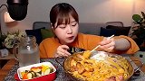 韩国美女挑战奶油芝士意大利面，满满一盆，吃的真开心
