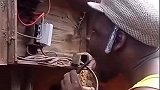 给自己魂都电出来了，一看就是个业余电工