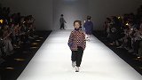 多种颜色的格子设计，小朋友上身效果很好看