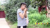 小伙伴们比赛“吸管吹气球”，原来气球还能这样吹，真好玩
