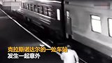 【俄罗斯】可怕！女子见火车开走直接跳上去 结果跌倒坠入铁轨