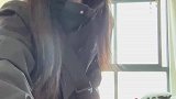 女子在家旅游，玩的就是情怀