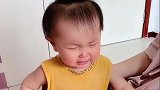 暖宝：姥爷快来救我，这药药太难吃了，心酸啊！