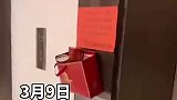 儿子结婚，父母担心影响邻居使用电梯，主动在过道备上喜糖喜烟