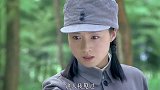内奸躲树上给鬼子发信号，没想被树叶暴露，当场把命搭上