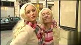 英国街头搞笑：美女瞬间变性成老头