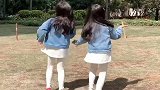 双胞胎小情人小区里练习跳舞,看的我心都化了,好想亲一口!