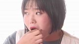 李雪琴河南直播 李雪琴为了化唐宫妆，往嘴里塞棉花，结果发现并不明显，太可爱了。