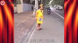 爆笑：二叔网购了一套龙袍，怎么看着有点不太对劲的样子