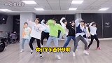 青3主题曲公司翻跳，时代峰峻来了！TF家族 三代的弟弟们：我们是时代峰峻的员工，我们为李俊濠师兄加油！