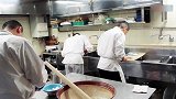 寿司之神：厨师每天拼命努力工作，不料只是为了得到一个人的肯定