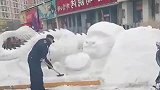 哈尔滨的保安大叔也是雪雕高手