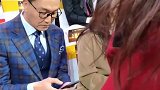 一群大咖，有两个亮点能看出来吗？
