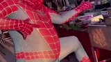 这位蜘蛛侠大哥，您是晚上吃得有点多了吗？