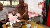 98岁妈妈轮到72岁儿子家住，看这饭量，怪不得这么长寿