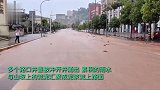 重庆万州再遭暴雨引发山洪：路旁惊现“瀑布”，街道成河车辆被淹