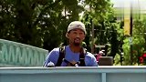 路人买咖啡，老板从天而降