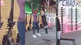 为了好身材真是拼了！美女疯狂做引体向上