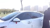 美女偷车，遇见智能导航，猜对谜语才能得到车钥匙，结局真逗