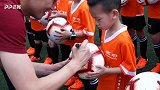 中国平安+计划落地上海 上港足球训练营1对1支教希望小学